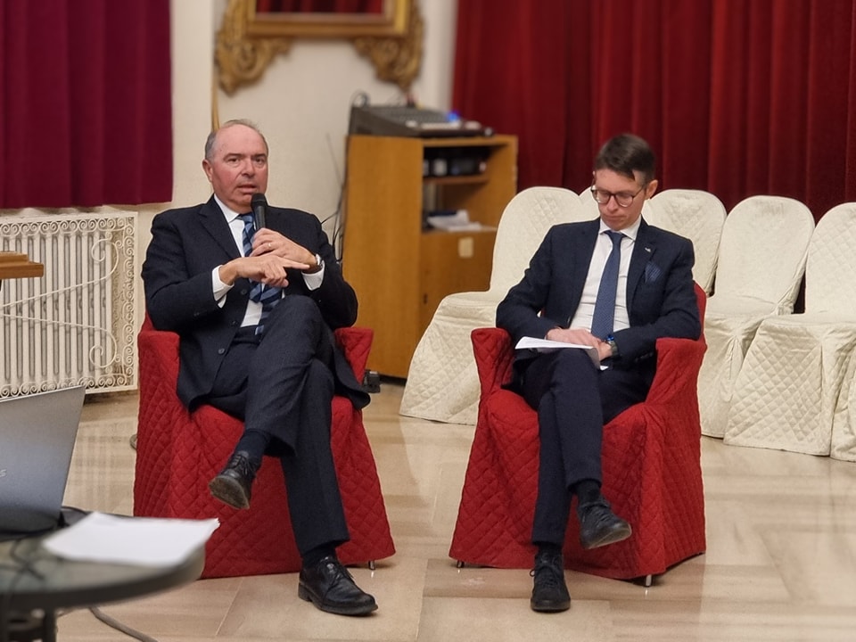 Conviviale del 23 gennaio – Sala del lampadario del Circolo cittadino Conviviale del 23 gennaio – Sala del lampadario del Circolo cittadino
