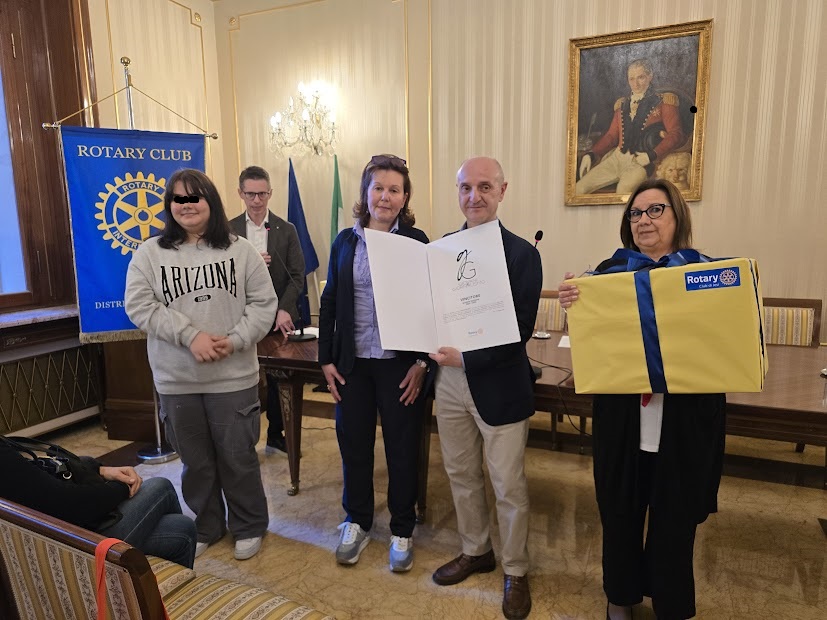 PREMIAZIONE DEL IV CONCORSO DI GIORNALISMO “GIOVANI E GIORNALISMO” DEL ROTARY CLUB JESI PREMIAZIONE DEL IV CONCORSO DI GIORNALISMO “GIOVANI E GIORNALISMO” DEL ROTARY CLUB JESI