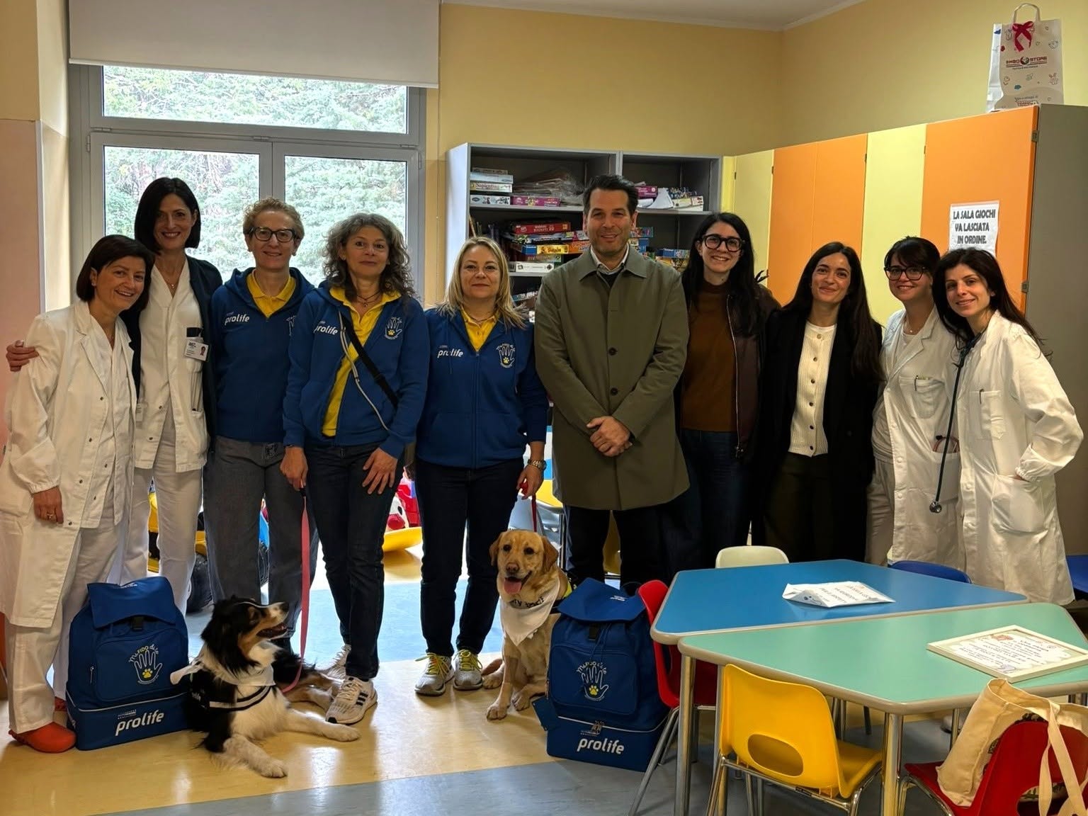 “Una zampa in pediatria”: al via il progetto di Pet Therapy per i piccoli pazienti “Una zampa in pediatria”: al via il progetto di Pet Therapy per i piccoli pazienti